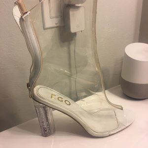 Perplexed heels with glitter